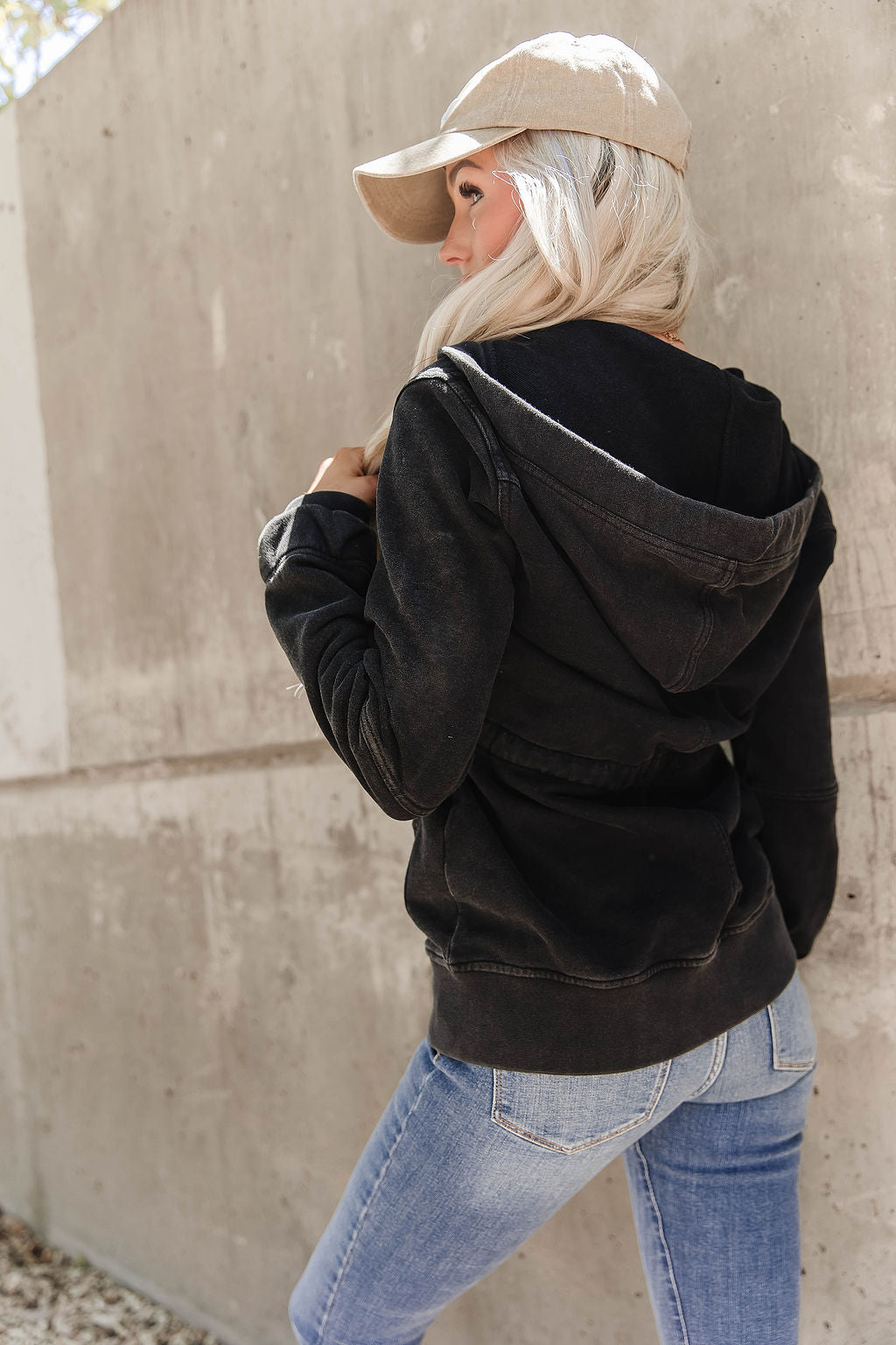 Grab & Glow Jacket - Black