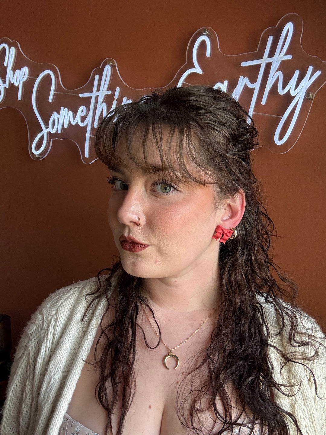 Mini Stud Bows, in Cayenne